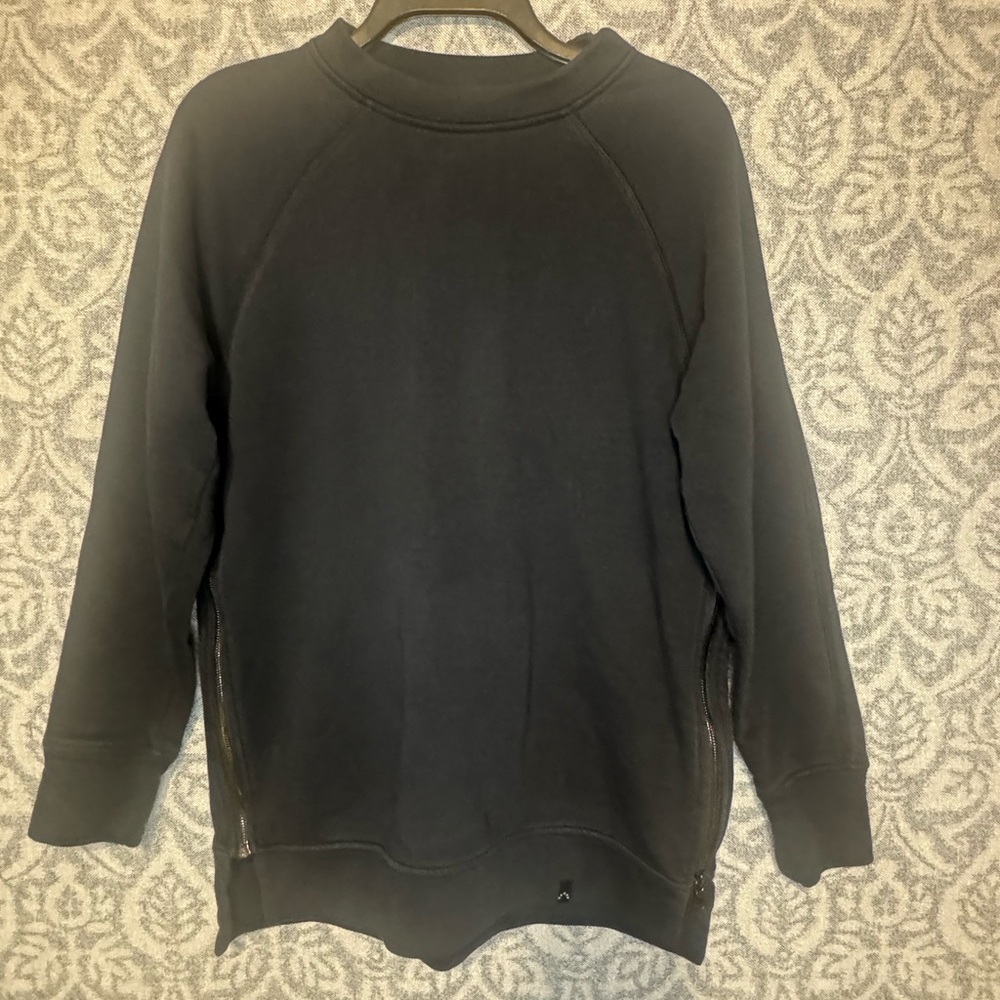 Varley women’s Classic Black Crewneck pullover size Small